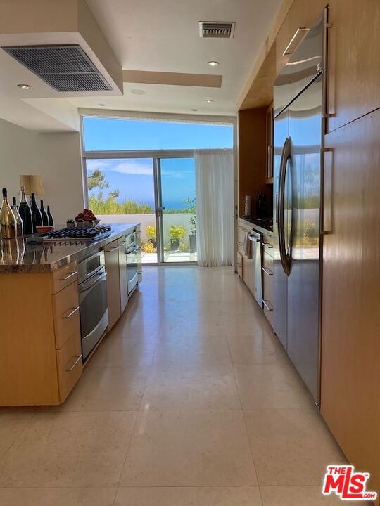 3440 Shoreheights Drive, Malibu CA: https://media.crmls.org/mediaz/b866ffcf-efeb-4219-a66d-efa45f60cf67.jpg