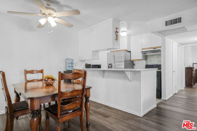 20134 Leadwell Street, Winnetka CA: https://media.crmls.org/mediaz/b86726b3-3c27-4b30-a494-94c2ad480d92.jpg