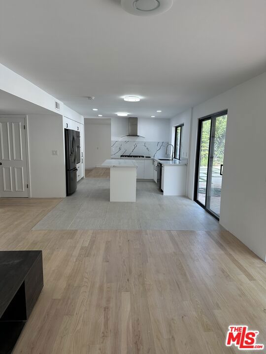9781 Blantyre Drive, Beverly Hills CA: https://media.crmls.org/mediaz/b86746f1-8f09-4b2b-9c0e-8b69bbd65b34.jpg