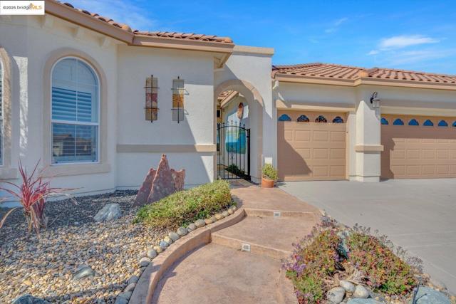 517 Marianna PL, Rio Vista CA: https://media.crmls.org/mediaz/b8682525-658f-4663-baed-5c14460abc0a.jpg