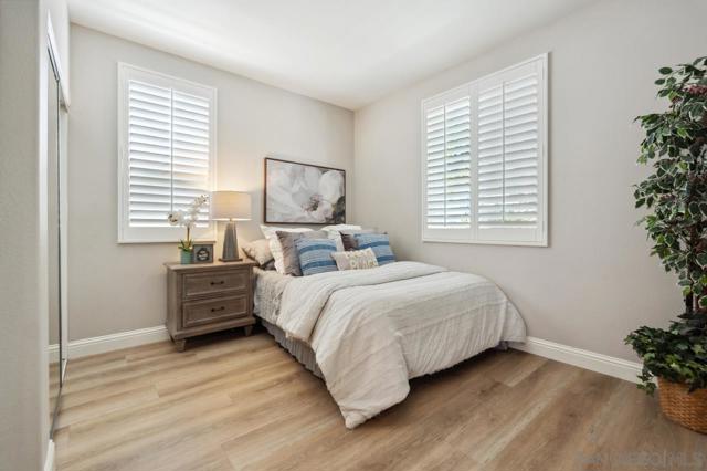 11353 Creekstone Ln, San Diego CA: https://media.crmls.org/mediaz/b8689f33-20ff-4f53-881f-c32a0be4f755.jpg