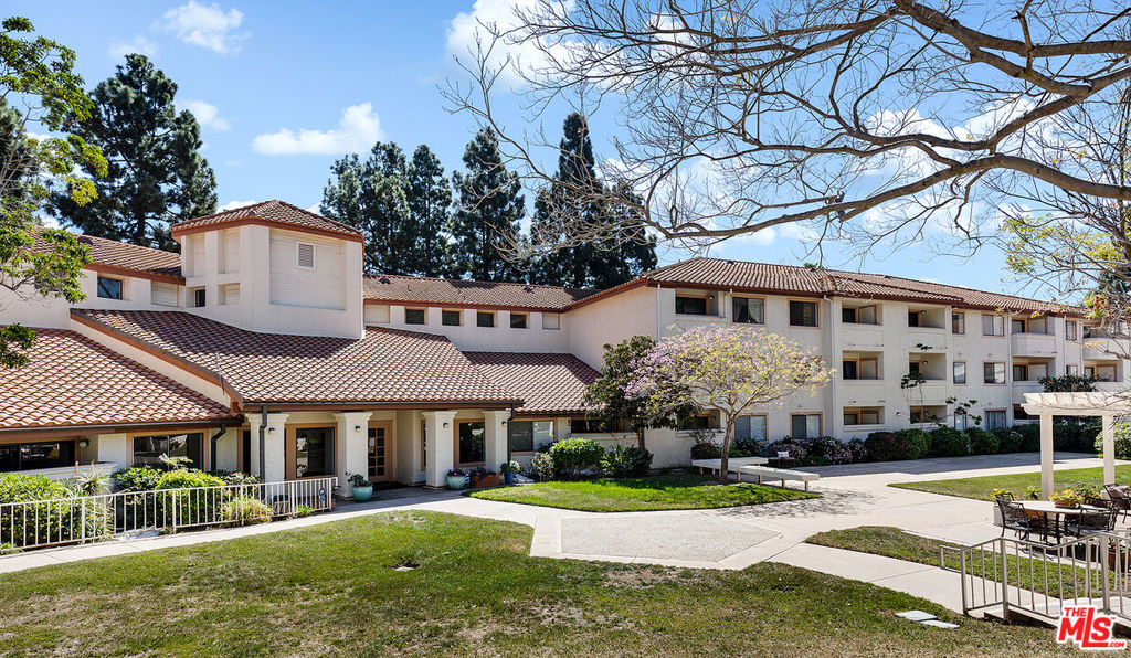 501 Palisades Drive #105