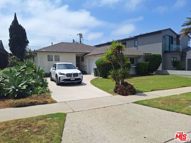 13148 Lake Street, Los Angeles CA: https://media.crmls.org/mediaz/b86a015c-7114-4dab-871d-0470ae0ad6cd.jpg