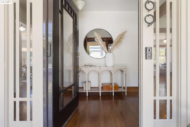 769 Santa Ray Ave, Oakland CA: https://media.crmls.org/mediaz/b86a1007-e7da-4162-890a-9ecfeeb8e20a.jpg