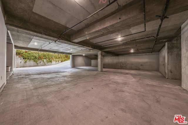 12443 W Sunset Boulevard, Los Angeles CA: https://media.crmls.org/mediaz/b86b60d1-8fcb-4b4d-b78c-a90da516f22c.jpg