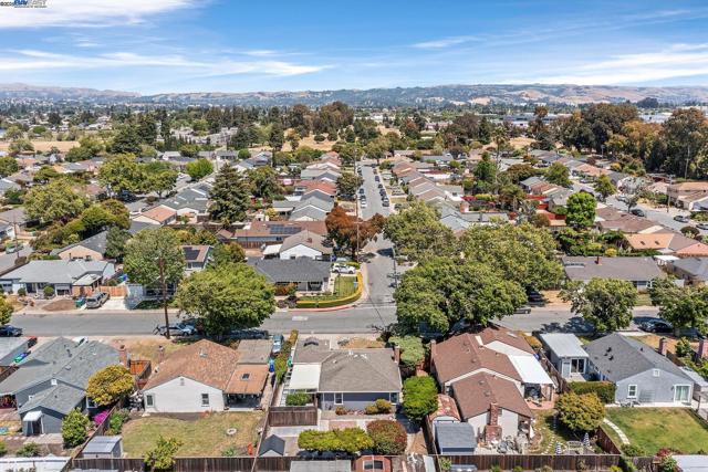 17473 Via Alamitos, San Lorenzo CA: https://media.crmls.org/mediaz/b86bf43e-1327-4952-bca9-f3bed49ba713.jpg