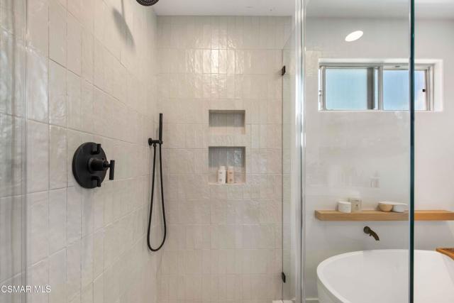 2658 Morning Grove Way, Thousand Oaks CA: https://media.crmls.org/mediaz/b86c3e1e-fc66-44d2-9825-4bc67897779f.jpg