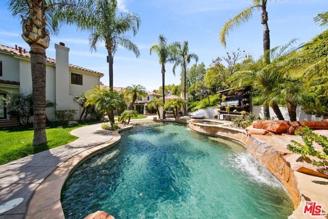 23593 Park South Street, Calabasas CA: https://media.crmls.org/mediaz/b86c4c11-86ea-44ab-a449-55390ad5ec18.jpg