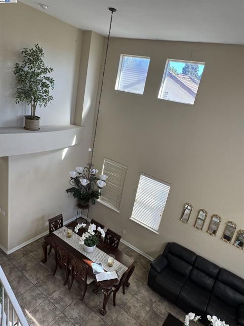 10342 Mono Ct, Stockton CA: https://media.crmls.org/mediaz/b86c671e-bcb3-4bcc-8162-4d4eb32a43b3.jpg