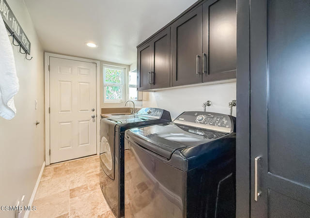 3331 Monte Carlo Drive, Thousand Oaks CA: https://media.crmls.org/mediaz/b86d06e1-3bb1-4bc2-85d3-e74e85341c74.jpg