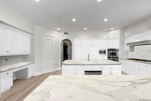 18050 Rancho La Cima Corte, Rancho Santa Fe CA: https://media.crmls.org/mediaz/b86d6b50-1fb8-402f-81f2-312141431b58.jpg