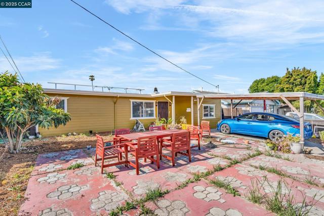 612 Thomas Dr, Richmond CA: https://media.crmls.org/mediaz/b86e7500-0d88-4b09-84cb-a0d598552417.jpg