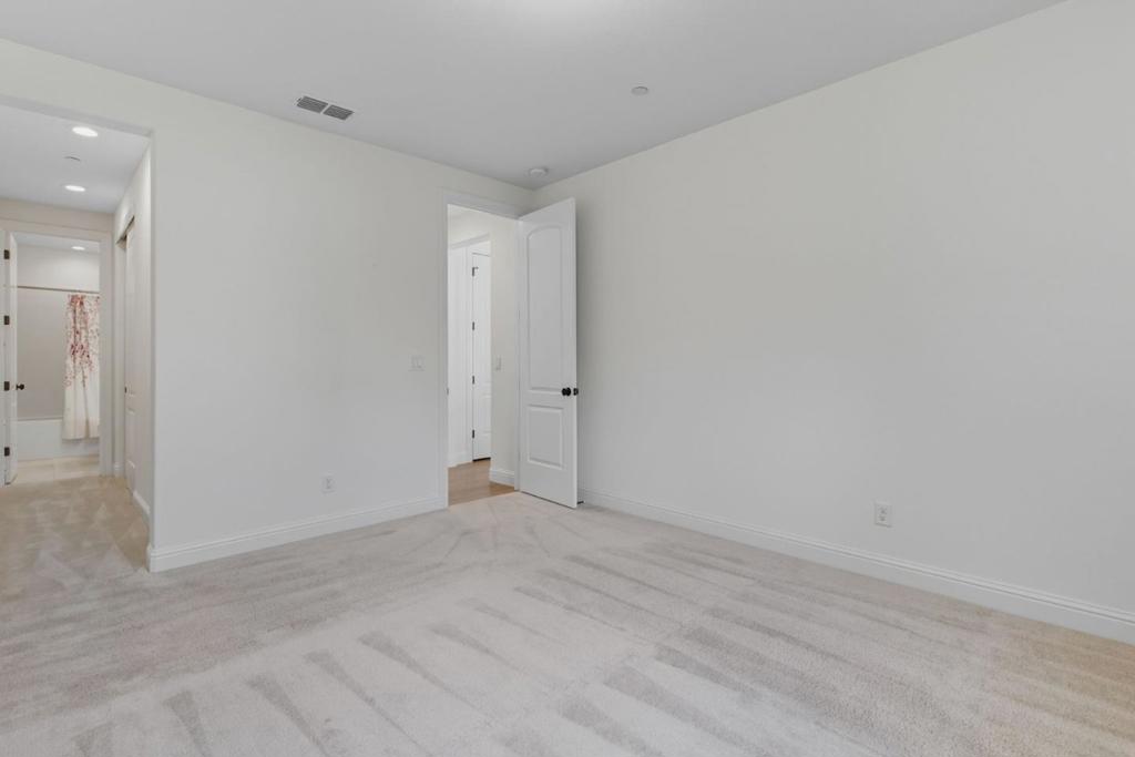 https://media.crmls.org/mediaz/b86ea023-cffa-4611-a4a0-ebdf520bd168.jpg?preset=X-Large