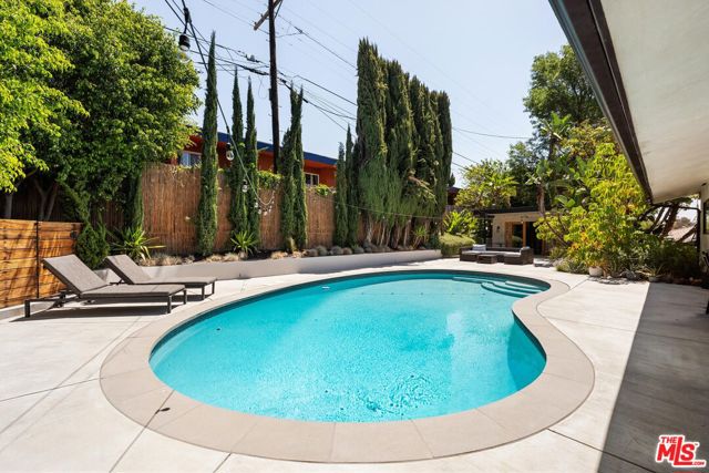 3775 Aloha Street, Los Feliz CA: https://media.crmls.org/mediaz/b86ef641-208a-40dd-9509-01ae59447b9b.jpg
