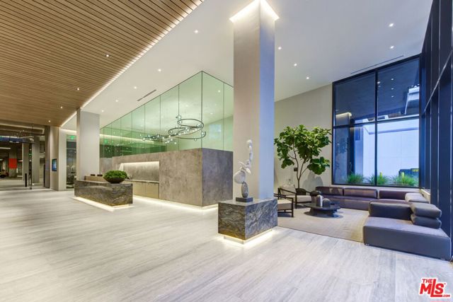 801 S OLIVE Street, Los Angeles CA: https://media.crmls.org/mediaz/b86f0507-3ba4-44b8-95a7-904fc60a7cee.jpg