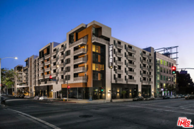 687 S Hobart Boulevard, Los Angeles CA: https://media.crmls.org/mediaz/b86f3819-069d-4a47-9c71-905f5585728b.jpg