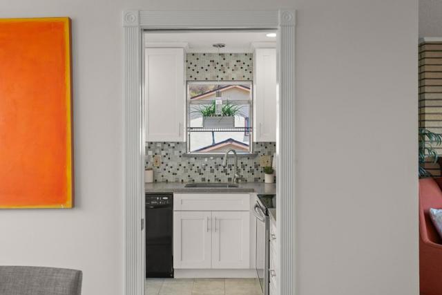 423 Riviera Drive, Union City CA: https://media.crmls.org/mediaz/b86f748b-ef80-4269-bc0b-d14660501126.jpg