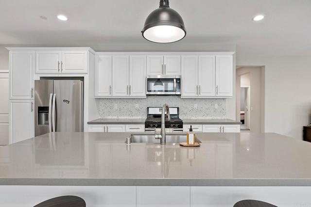 Detail Gallery Image 12 of 39 For 678 Gemstone Dr, San Marcos,  CA 92078 - 4 Beds | 3 Baths