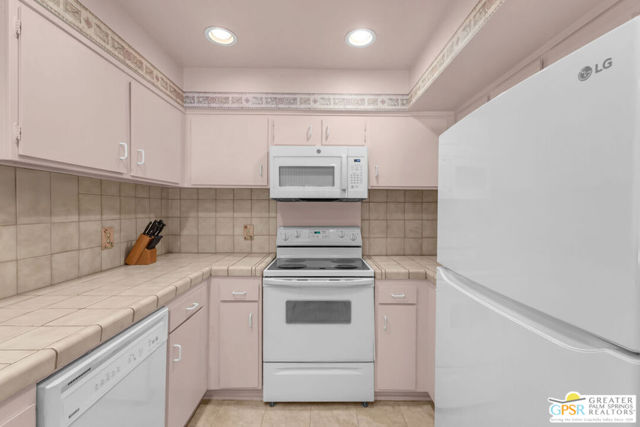 2696 S Sierra Madre, Palm Springs CA: https://media.crmls.org/mediaz/b870226a-10ca-49d4-adf6-2cd2fc9b41fe.jpg