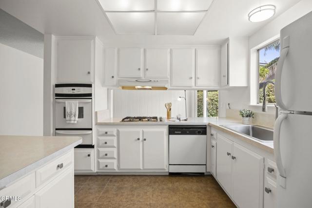 8699 Roswell Street, Ventura CA: https://media.crmls.org/mediaz/b8706d50-b535-4142-b285-cad31f71b10e.jpg