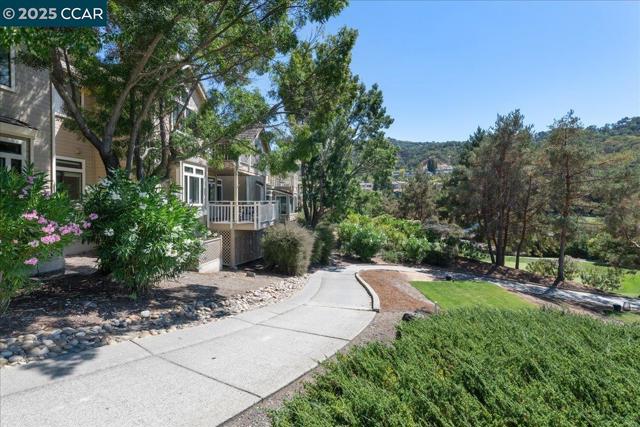 5501 Terra Granada Dr, Walnut Creek CA: https://media.crmls.org/mediaz/b8709b07-e058-4447-bfbb-67c015e69d5f.jpg