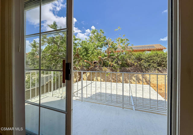 1768 Fox Springs Circle, Newbury Park CA: https://media.crmls.org/mediaz/b8714911-00fe-4b74-a172-d60f81c998cf.jpg