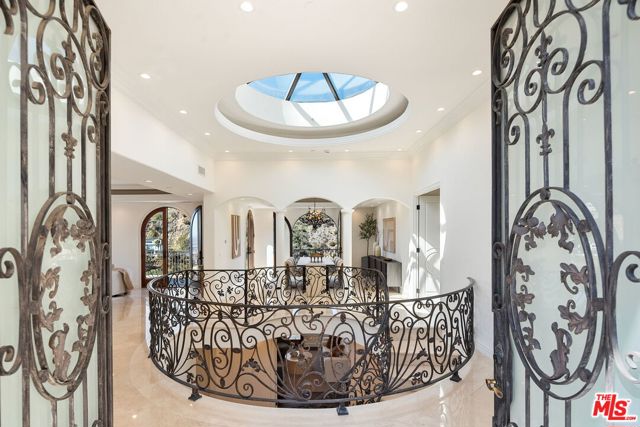 8027 Floral Avenue, Los Angeles CA: https://media.crmls.org/mediaz/b87179ea-10c4-4380-97db-724acea066fd.jpg