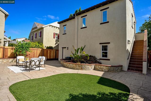 2371 Magnolia Bridge Dr, San Ramon CA: https://media.crmls.org/mediaz/b871ad98-ca9b-450e-929b-4c646228d5f4.jpg