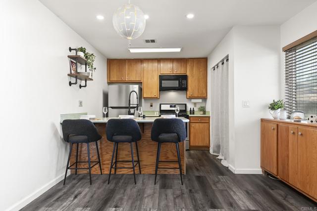 9838 MISSION VEGA DR, Santee CA: https://media.crmls.org/mediaz/b87210e7-aa1c-4c81-9007-ebd50894dad2.jpg