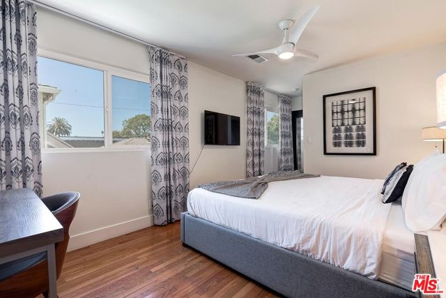 4417 Campbell Drive, Los Angeles CA: https://media.crmls.org/mediaz/b8723093-b1e1-4869-9f4f-58559157d494.jpg