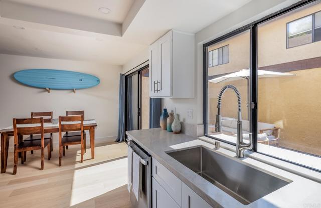 1680 N Coast Hwy 101, Encinitas CA: https://media.crmls.org/mediaz/b872d529-f25f-4ed3-9812-cd11654dfc94.jpg