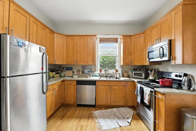 575 Myrtle Street, Half Moon Bay CA: https://media.crmls.org/mediaz/b872d6c3-275c-4809-a1c7-e2aa4da9cc78.jpg