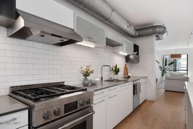 4115 Glencoe Avenue, Marina del Rey CA: https://media.crmls.org/mediaz/b873a90e-6d84-47cb-9e92-5560bb4bf0c4.jpg