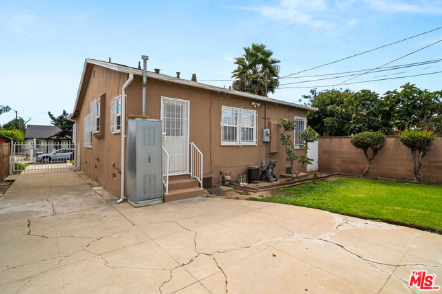 3961 W 64th Street, Los Angeles CA: https://media.crmls.org/mediaz/b873df38-1910-4a8a-b988-b554df8d637a.jpg