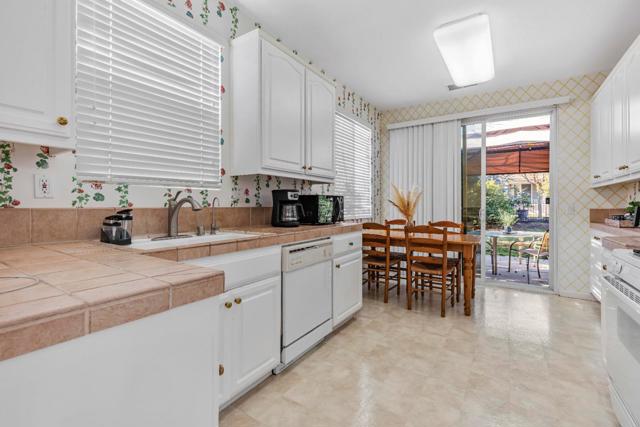 197 Summerset Drive, Brentwood CA: https://media.crmls.org/mediaz/b873e969-03d5-4958-9e23-b770bee8311a.jpg