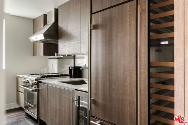 460 N Palm Drive, Beverly Hills CA: https://media.crmls.org/mediaz/b874d0f6-7a48-4adc-b97b-d468bc0dd25e.jpg