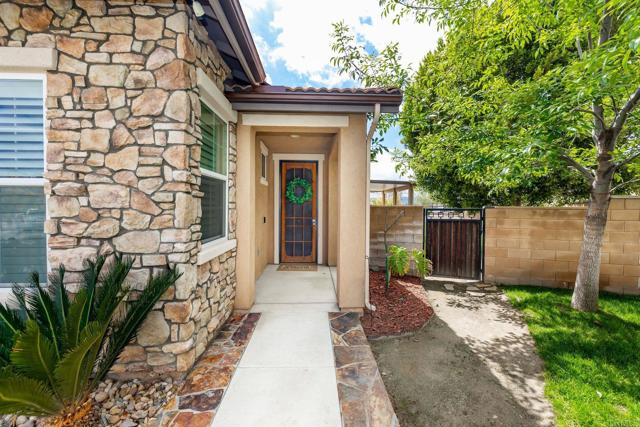 25111 Cedar Ridge Court, Wildomar CA: https://media.crmls.org/mediaz/b8752b2d-f4df-465e-b11b-7ea4a167a18e.jpg
