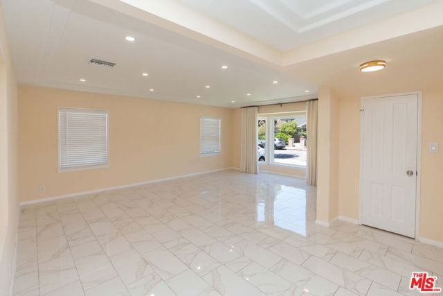 536 Myrtle Street, Glendale CA: https://media.crmls.org/mediaz/b875b39c-7a44-49c8-a266-aea72431f3ea.jpg