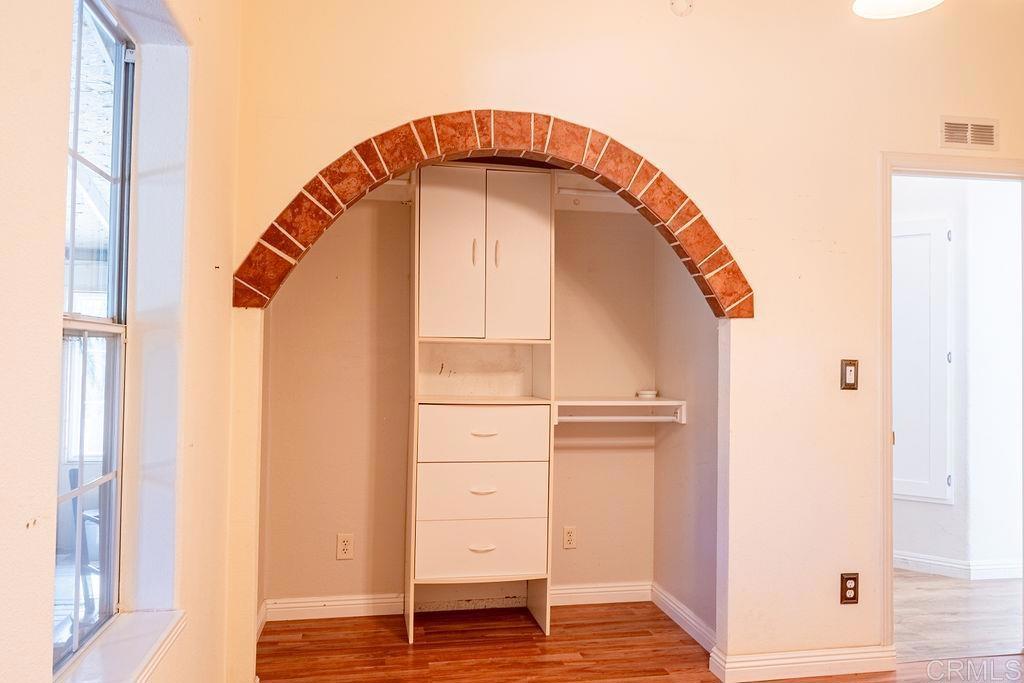 https://media.crmls.org/mediaz/b8767309-7010-4643-bde6-4d4887487209.jpg?preset=X-Large