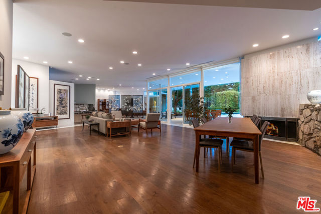 1010 N Rexford Drive, Beverly Hills CA: https://media.crmls.org/mediaz/b87800ce-a431-4fb7-b8fb-83a0ca77625d.jpg