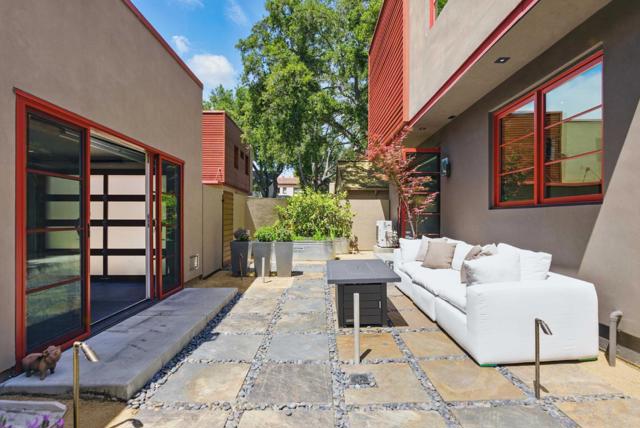 642 Middlefield Road, Palo Alto CA: https://media.crmls.org/mediaz/b8781076-9801-4882-ae98-d16861ee94d8.jpg