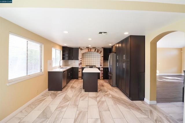 4632 Country Hills Dr, Antioch CA: https://media.crmls.org/mediaz/b878448c-6383-4749-b5c2-25b6209be18d.jpg