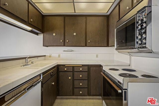 721 Esplanade, 306 photo 10