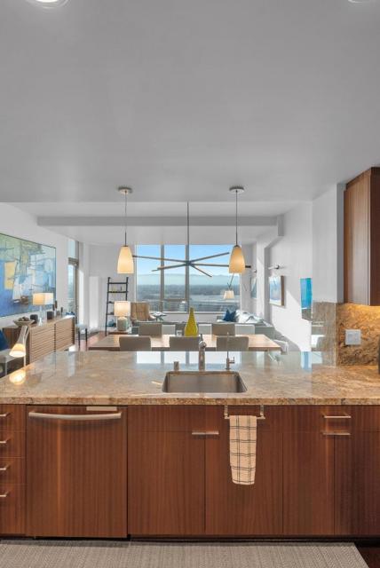 38 N Almaden Boulevard, San Jose CA: https://media.crmls.org/mediaz/b878f792-ed01-48b7-a89a-28a5c54020d4.jpg
