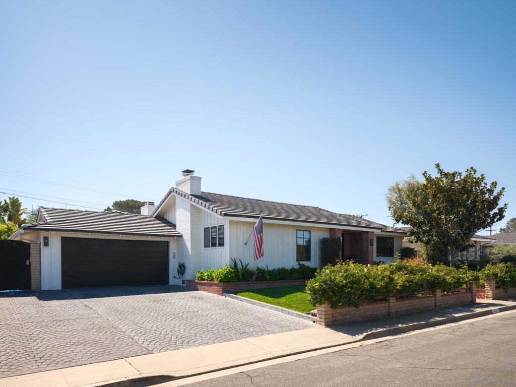 1629 Chatsworth Blvd