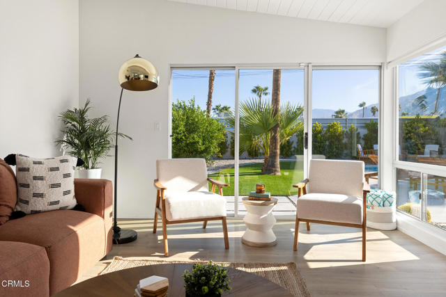 Detail Gallery Image 7 of 41 For 795 E Racquet Club Rd, Palm Springs,  CA 92262 - 3 Beds | 2 Baths