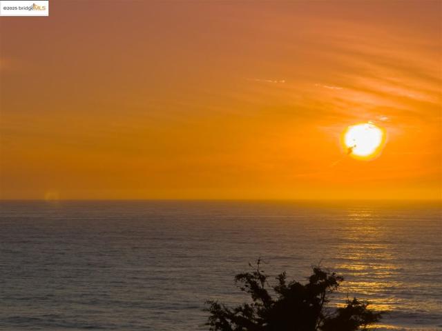 1400 Audubon AVE, Montara CA: https://media.crmls.org/mediaz/b879a885-d051-4ab5-aac6-a4b4273ab226.jpg