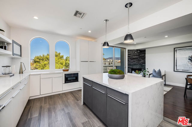 11218 Camarillo Street, 406 photo 13