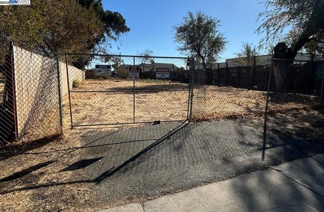 64 N Bella Monte Ave #8, Bay Point CA: https://media.crmls.org/mediaz/b87a1b88-e88f-40cf-ab1f-eac04b0d1c1a.jpg