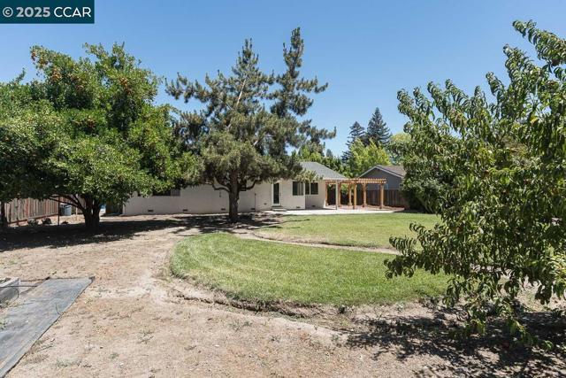 881 Autumn Dr, Walnut Creek CA: https://media.crmls.org/mediaz/b87b9b5f-1a56-4f32-8483-ff53bde811ff.jpg